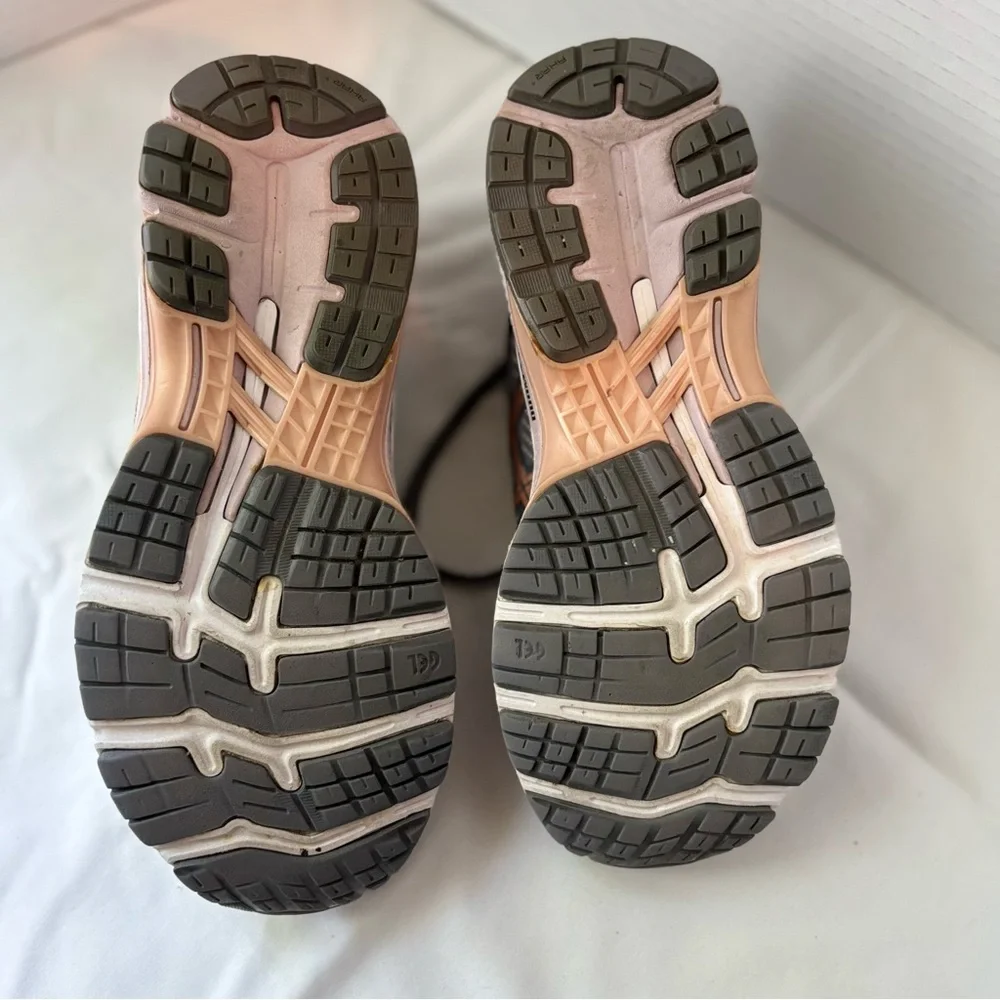 Asics Gel-Kayano 26 Gray Running Shoes